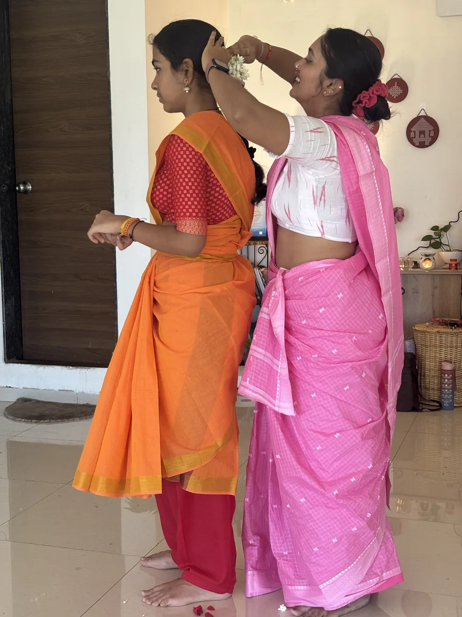 Tucking the pleats of a practice saree