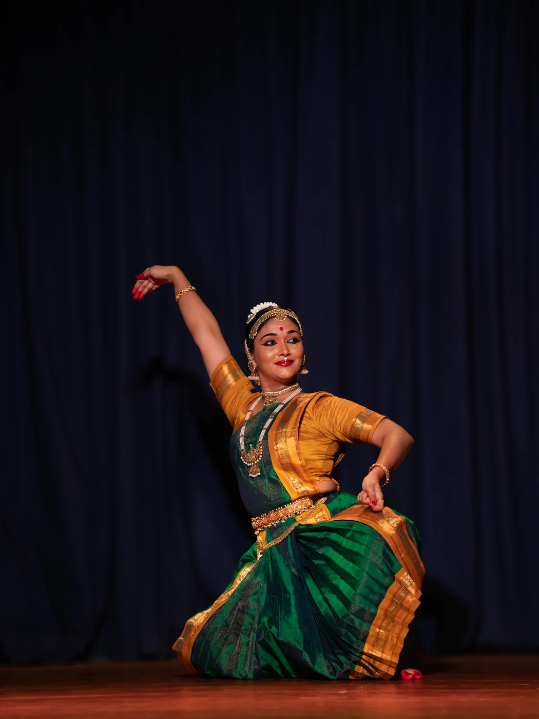 Srushti Loya performing Bharatanatyam on stage