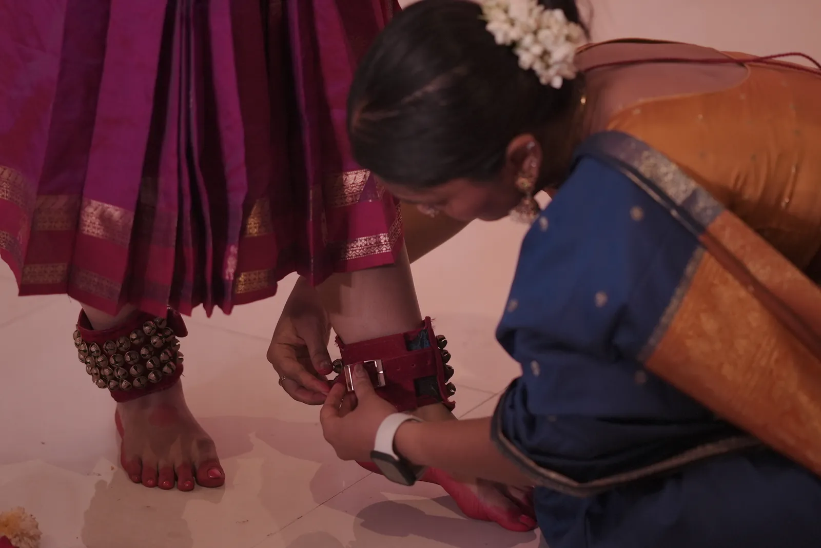 Adjusting the anklets