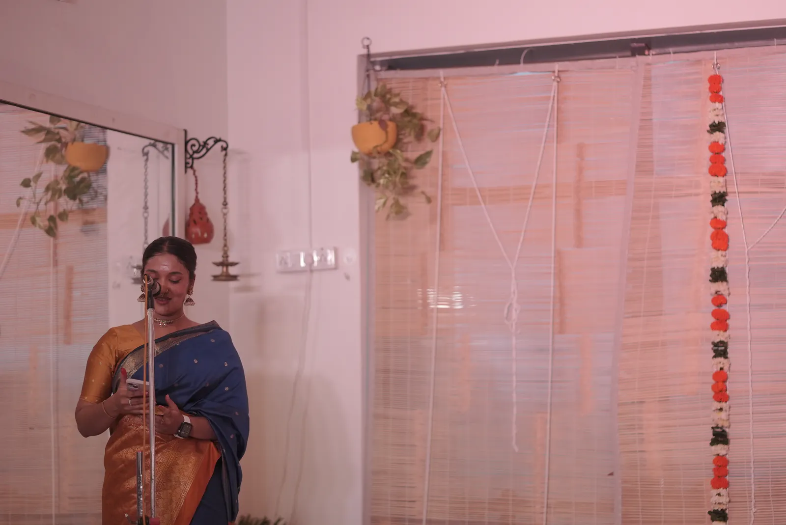The nattuvanar conducting the recital